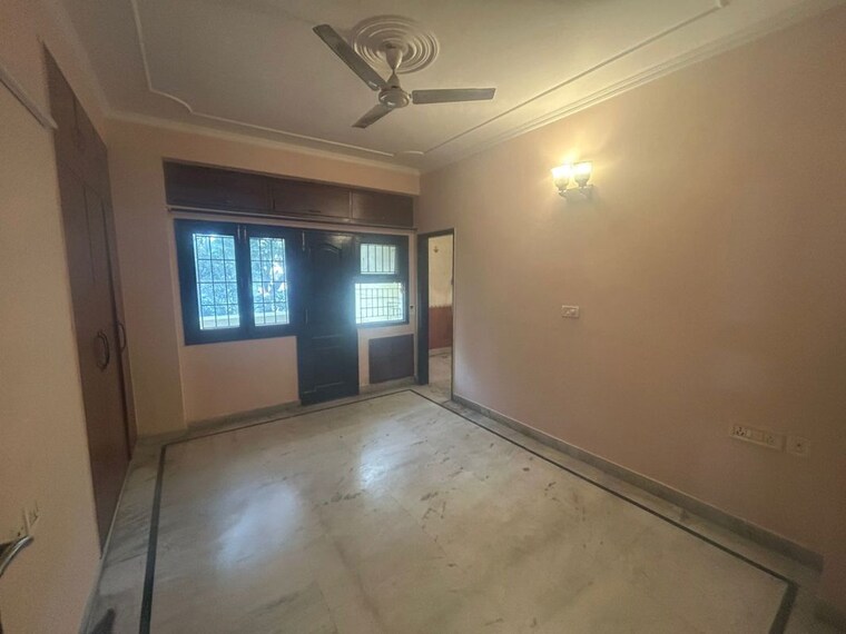 Room, sector 19 dwarka 3 Bedroom 1400 Sq.Ft. Apartment In Sector 19 Dwarka Delhi 9783937