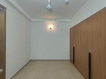 Room in  Apartment at Bhartiya Nikoo Homes Phase 2, Thanisandra Main Road – for Rent