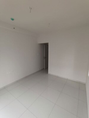 Room in 2 BHK Apartment at Godrej Green Vistas, Mahalunge – for Rent