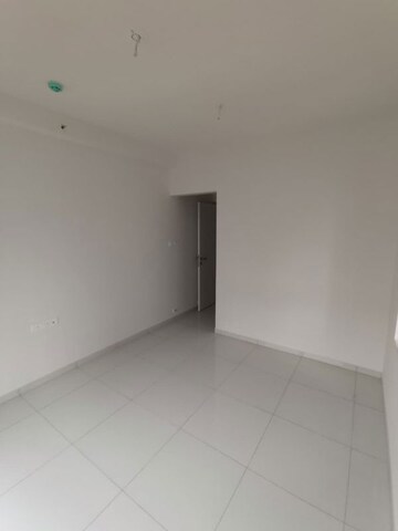 Room in 2 BHK Apartment at Godrej Green Vistas, Mahalunge – for Rent