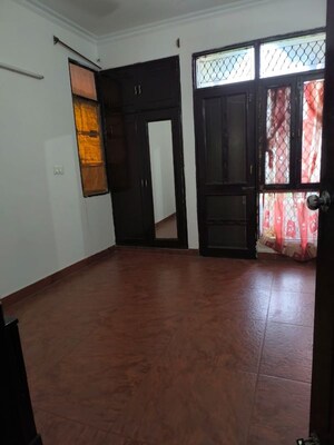 Room in 3 BHK Apartment at Sector 10 Dwarka – for Rent