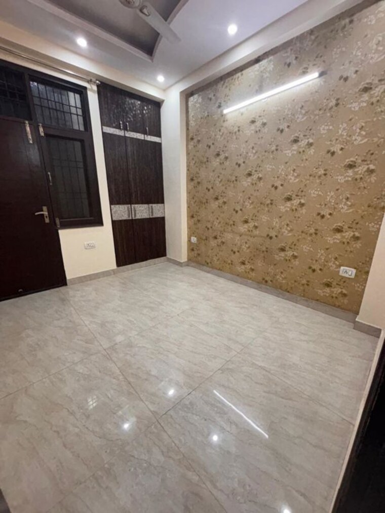 Room, sector 89 3 Bedroom 232 Sq.Yd. Builder Floor In Sector 89 Faridabad 9784113