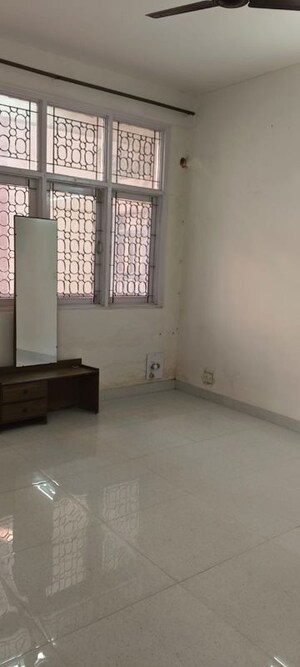 Room in 3 BHK Apartment at Sector 3 Dwarka – for Rent