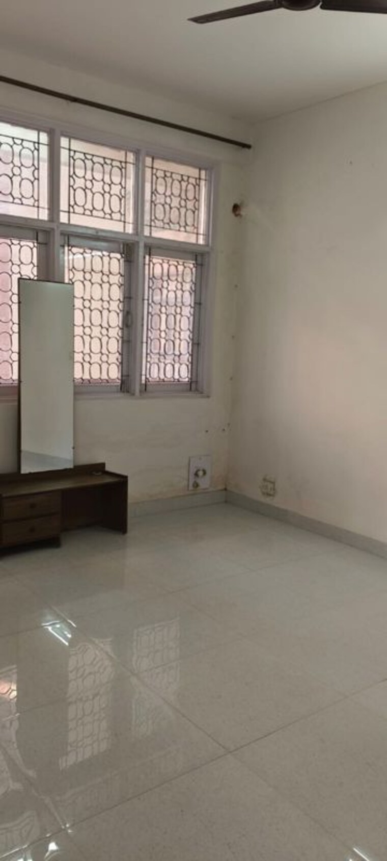 Room, sector 3 dwarka 3 Bedroom 1500 Sq.Ft. Apartment In Sector 3 Dwarka Delhi 9784160