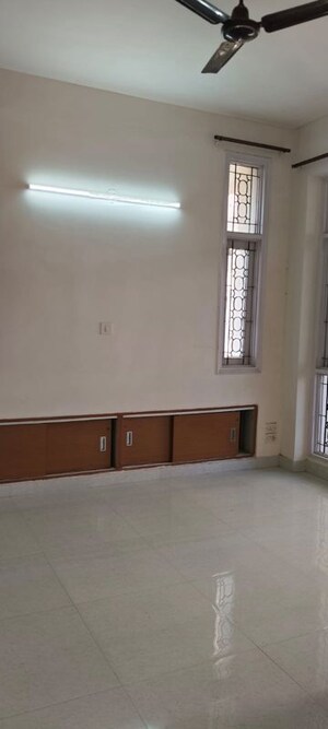 Room in 3 BHK Apartment at Sector 3 Dwarka – for Rent