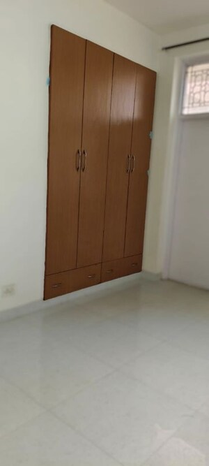 Room in 3 BHK Apartment at Sector 3 Dwarka – for Rent