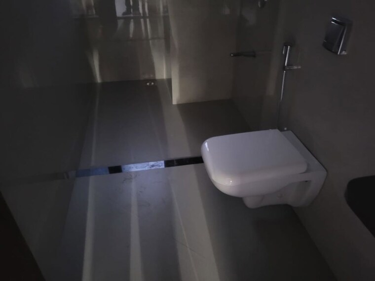 Other, model colony 3 Bedroom 1600 Sq.Ft. Apartment In Model Colony Pune 9784197