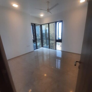 Room in 4 BHK Apartment at Lodha Kiara, Kamala Mill – for Rent