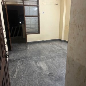 Room in 3 BHK Builder Floor at Unitech Cyber Park, Durga Colony – for Rent