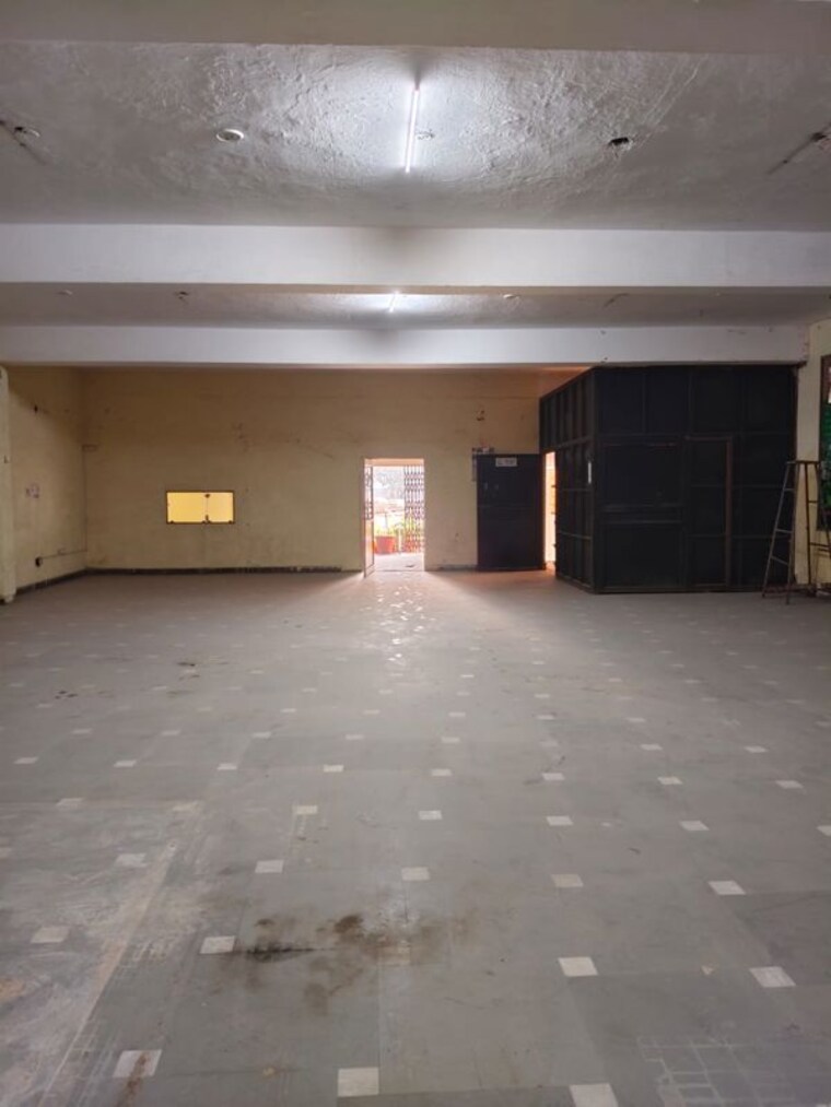  Parking, sector 63 Commercial Office Space 3000 Sq.Ft. In Sector 63 Noida 9784171