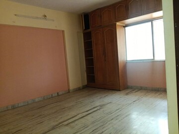 Room in 2 BHK Apartment at Kanti Park – for Rent