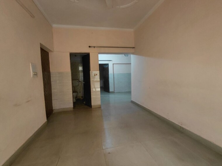 Room, janakpuri 3.5 Bedroom 1100 Sq.Ft. Apartment In Janakpuri Delhi 9784272