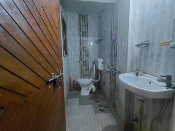 Bathroom in 3.5 BHK Apartment at Janakpuri – for Sale