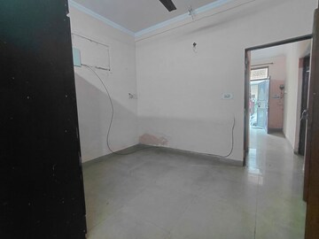 Room in 3.5 BHK Apartment at Janakpuri – for Sale