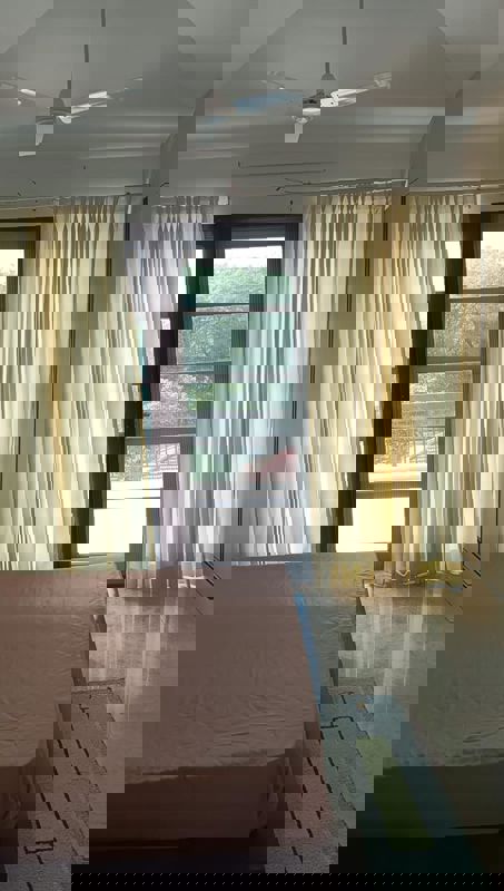 3.5 BHK + Pooja Room,Servant Room 255 Sq.Yd. Builder Floor in Unitech Deerwood Chase