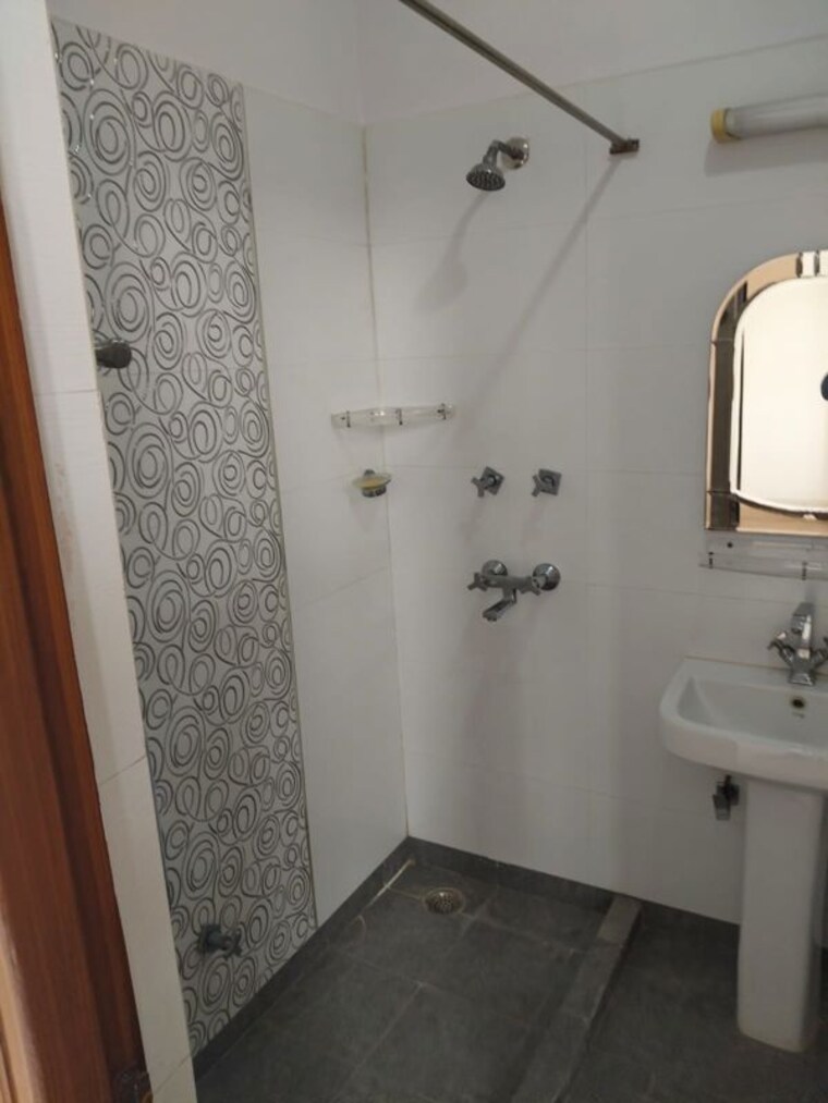 Bathroom, sector 10 dwarka 4 Bedroom 1800 Sq.Ft. Apartment In Sector 10 Dwarka Delhi 9784294