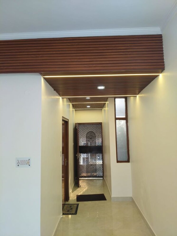 Room, sector 10 dwarka 4 Bedroom 1800 Sq.Ft. Apartment In Sector 10 Dwarka Delhi 9784294
