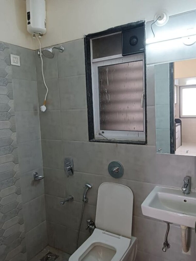 Bathroom, aashna-samadhan 2 Bedroom 601 Sq.Ft. Apartment In Goregaon West Mumbai 9784320