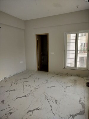 Room in 4 BHK Apartment at Kumar Peninsula, Baner – for Sale