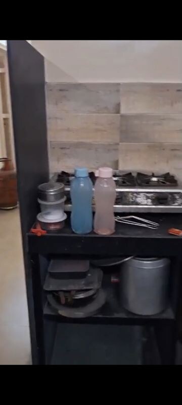 Furnished Amenities in 1 BHK Apartment at Gomantak CHS, Navpada – for Rent