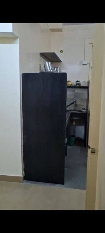 Furnished Amenities in 1 BHK Apartment at Gomantak CHS, Navpada – for Rent