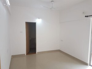 Room in 2 BHK Apartment at Kumar Primavera, Wadgaon Sheri – for Rent