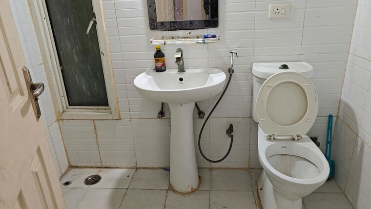 Bathroom, aditya-celebrity-homes 1 Bedroom 550 Sq.Ft. Apartment In Sector 76 Noida 9784495