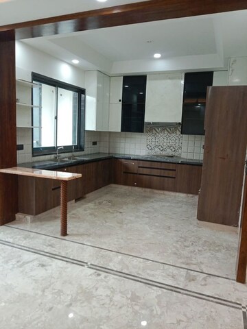Kitchen in 6+ BHK Independent House at Unitech South City 1, South City 1 – for Rent