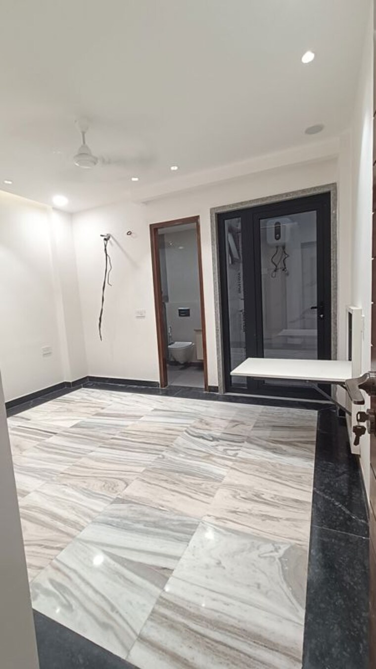 Room, sector 17 dwarka 3 Bedroom 1350 Sq.Ft. Builder Floor In Sector 17 Dwarka Delhi 9784603