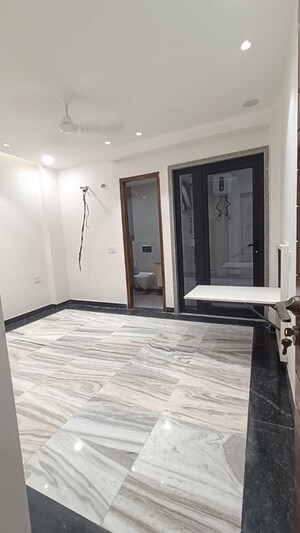 Room in 3 BHK Builder Floor at Sector 17 Dwarka – for Rent