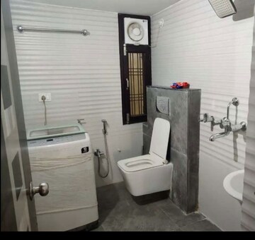 Bathroom in 3 BHK Apartment at Hazratganj – for Rent