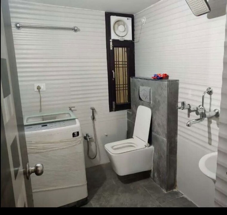 Bathroom, hazratganj 3 Bedroom 1800 Sq.Ft. Apartment In Hazratganj Lucknow 9784605