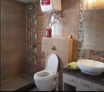 Bathroom in 3 BHK Apartment at Hazratganj – for Rent