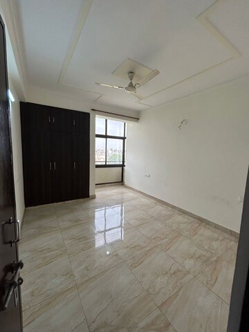 Room in 3 BHK Apartment at Sector 4 Dwarka – for Rent