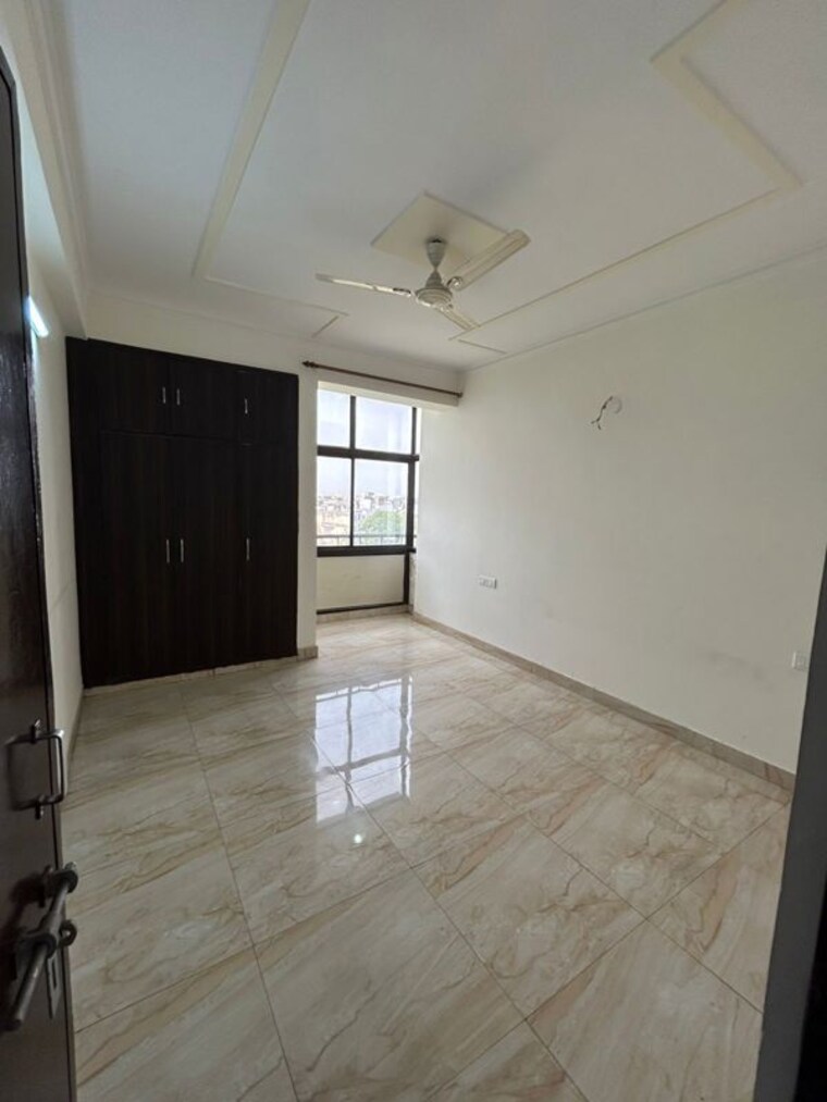 Room, sector 4 dwarka 3 Bedroom 1500 Sq.Ft. Apartment In Sector 4 Dwarka Delhi 9784663