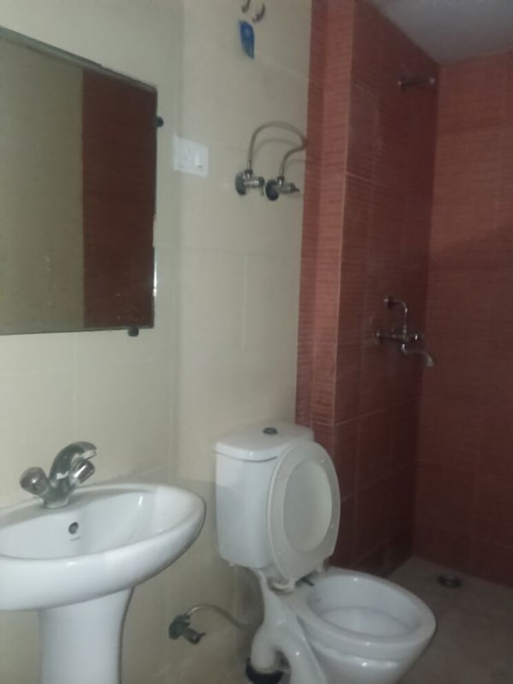 Bathroom, mahagun-mywoods 3 Bedroom 1370 Sq.Ft. Apartment In Sector 16c Greater Noida Greater Noida 9784675