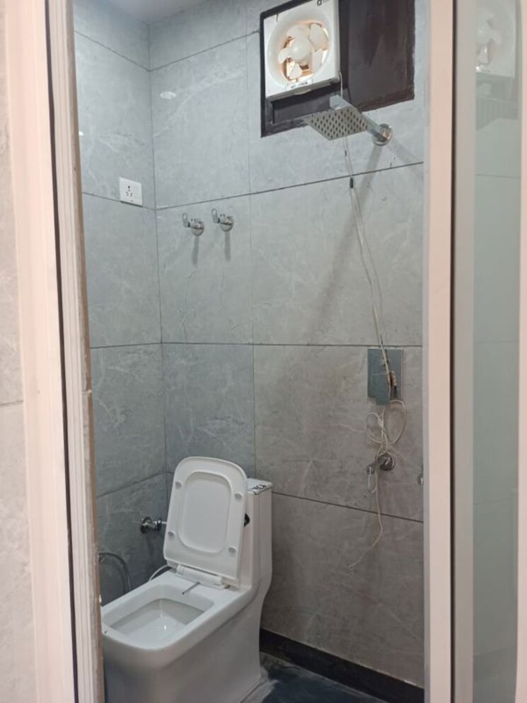 Bathroom, sant nagar 3 Bedroom 1035 Sq.Ft. Apartment In Sant Nagar Delhi 9784204