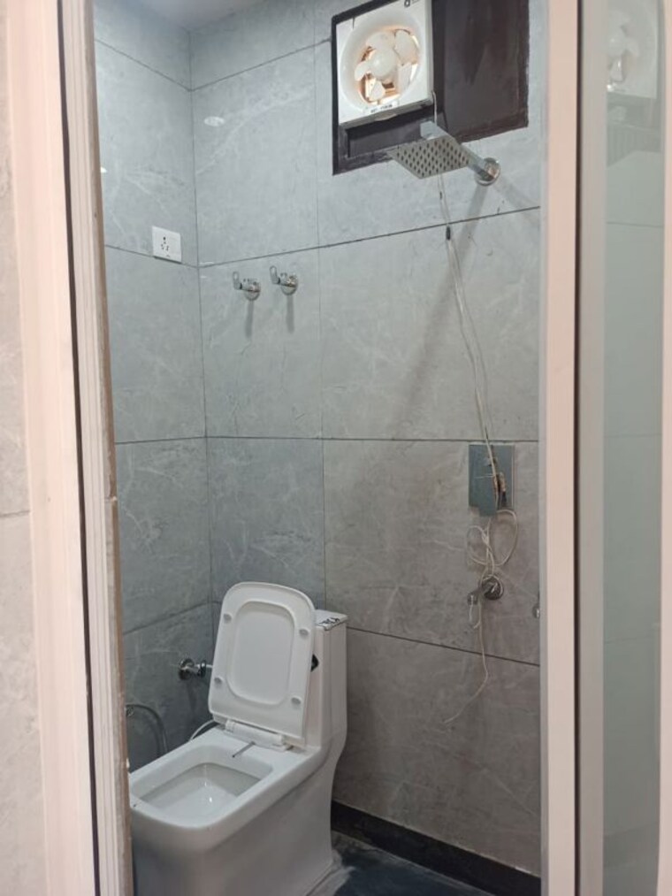 Bathroom, sant nagar 3 Bedroom 1035 Sq.Ft. Apartment In Sant Nagar Delhi 9784204