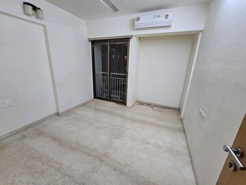 Room in 2 BHK Apartment at Pratham ARC Aura, Andheri West – for Rent