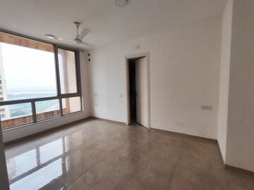 Room in 2.5 BHK Apartment at Hiranandani Cardinal, Ghodbunder Road – for Rent