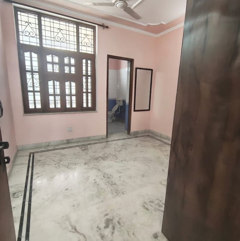 2 BHK + Extra Room 161 Sq.Yd. Builder Floor in Unitech Cyber Park