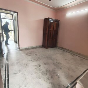 Room in 2 BHK Builder Floor at Unitech Cyber Park, Durga Colony – for Rent