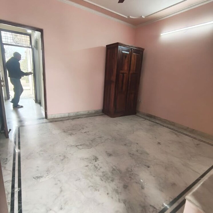 Room, unitech-cyber-park 2 Bedroom 161 Sq.Yd. Builder Floor In Durga Colony Gurgaon 9785439