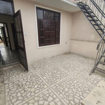 Parking in 2 BHK Builder Floor at Unitech Cyber Park, Durga Colony – for Rent