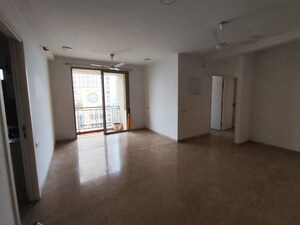 Room in 2.5 BHK Apartment at Hiranandani Cardinal, Ghodbunder Road – for Rent