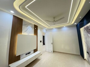 Room in 3 BHK Builder Floor at Mansha Oaks, Sector 98 – for Sale