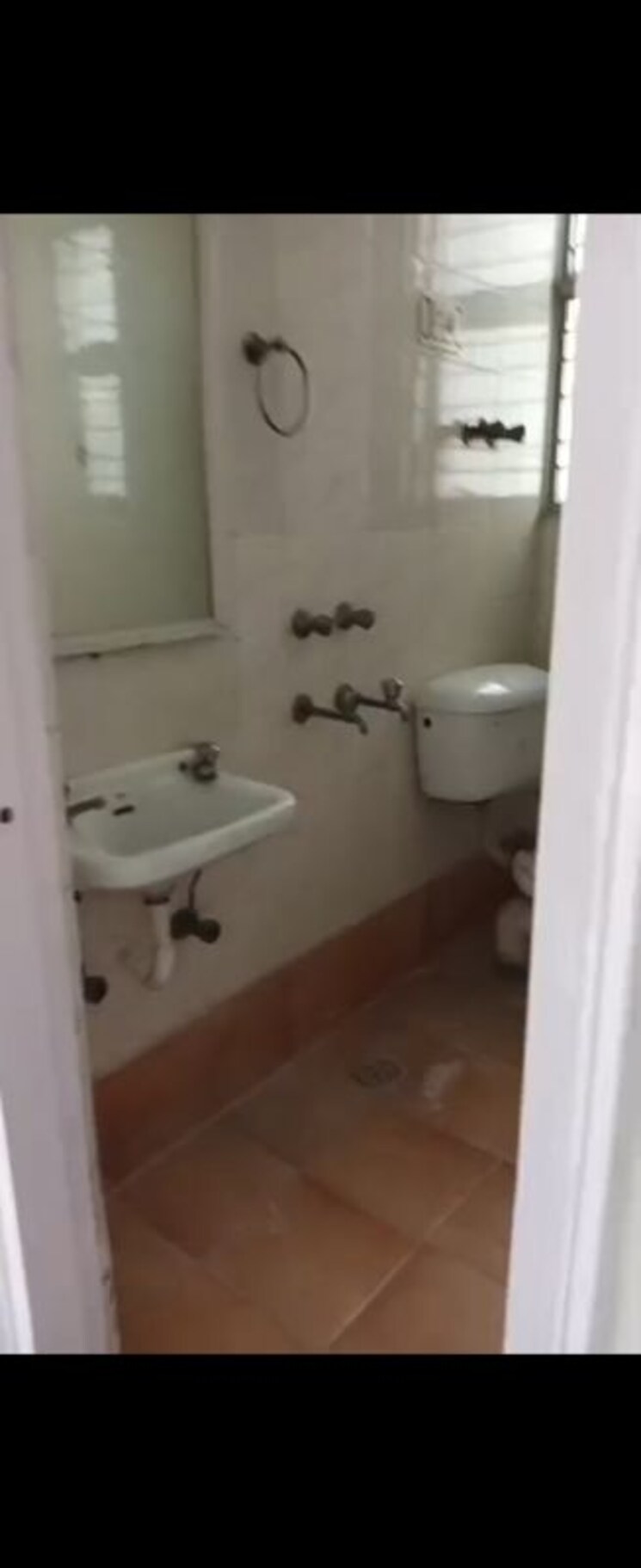 Bathroom, sector 13 dwarka 3 Bedroom 1950 Sq.Ft. Apartment In Sector 13 Dwarka Delhi 9785558