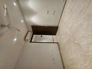 Furnished Amenities in 2 BHK Apartment at Hiranandani Castle Rock, Powai – for Rent