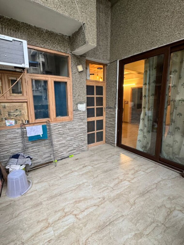 Room, sector 4 dwarka 3 Bedroom 1500 Sq.Ft. Apartment In Sector 4 Dwarka Delhi 9785690