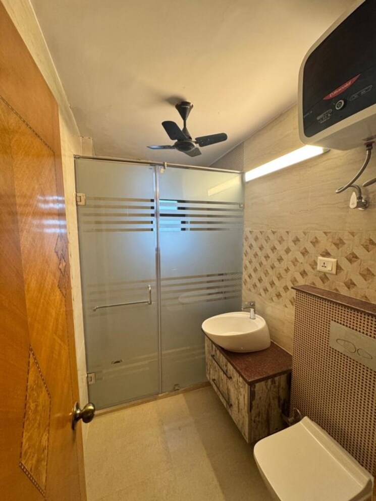 Attached Bathroom, sector 4 dwarka 3 Bedroom 1500 Sq.Ft. Apartment In Sector 4 Dwarka Delhi 9785690